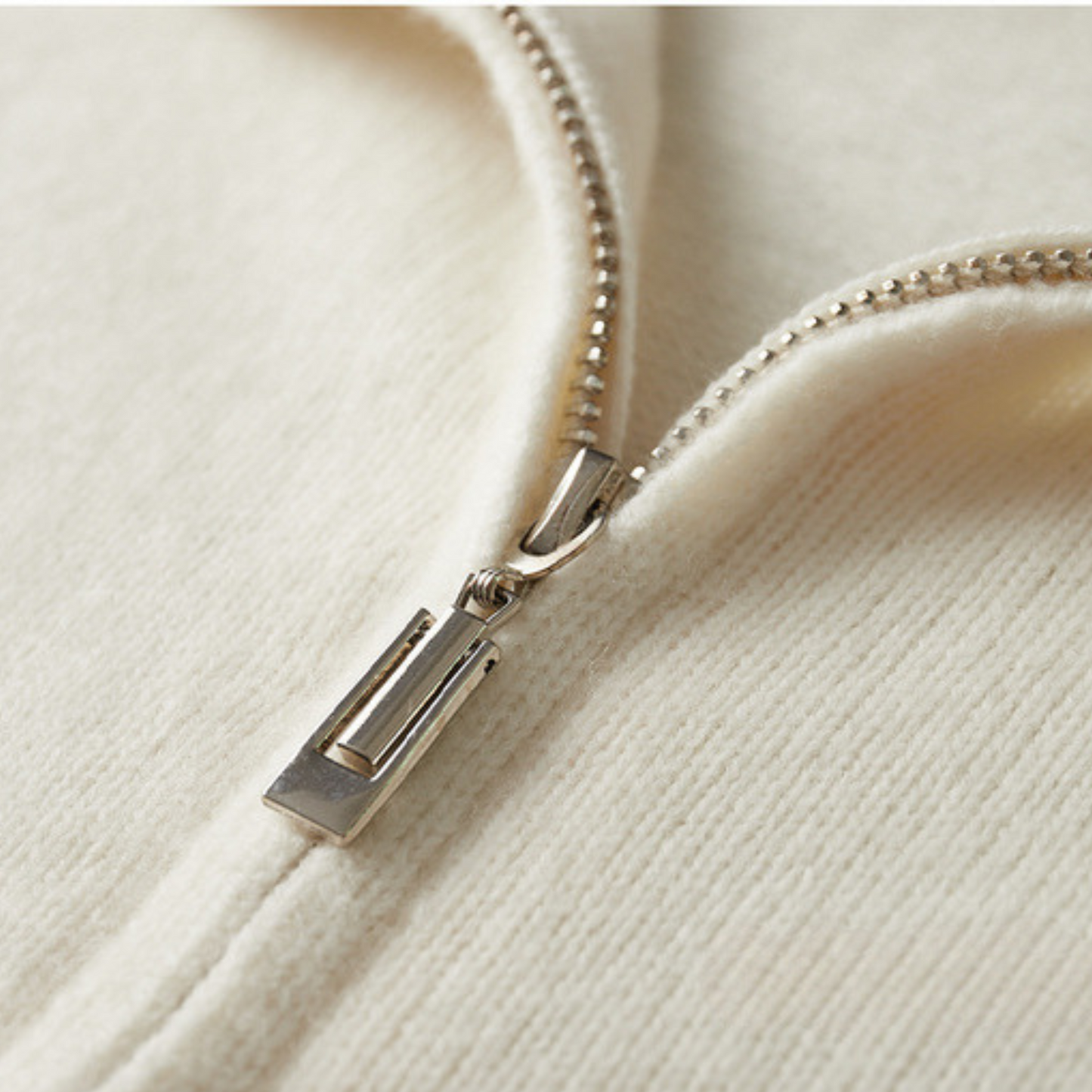 CLASSIC ZIP OFF-WHITE